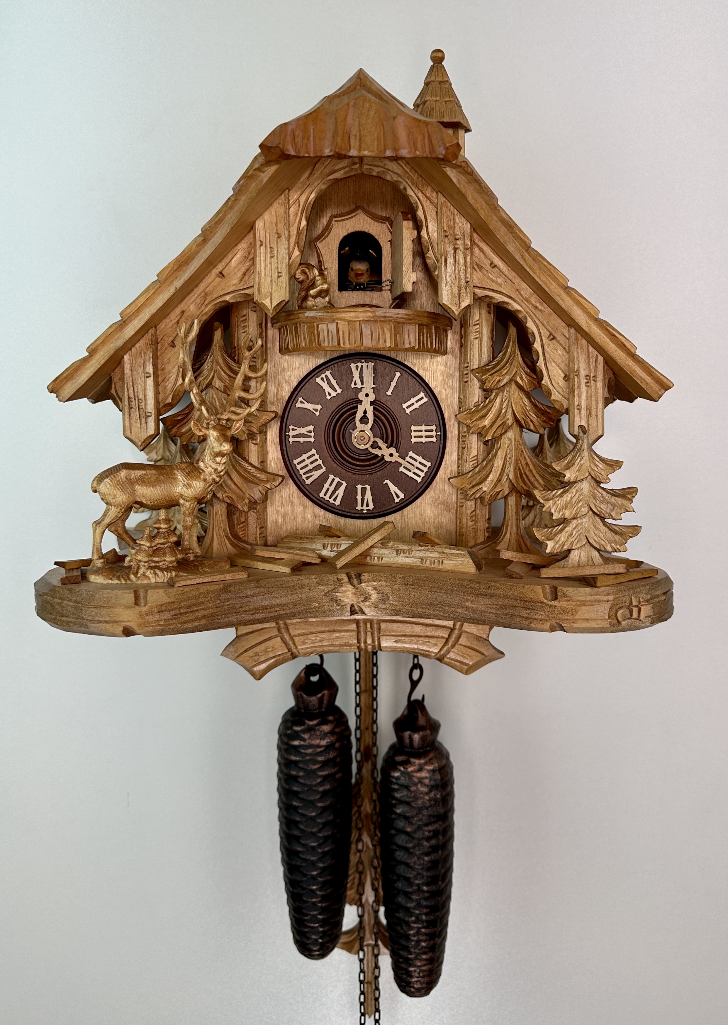 8 Tage Kuckucksuhr Schwarzwaldhaus mit Hirsch und Eichhörnchen 